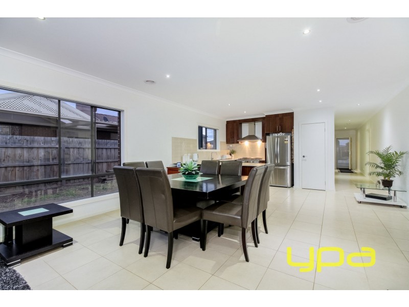 38 Cooloongup Crescent, Melton West VIC 3337