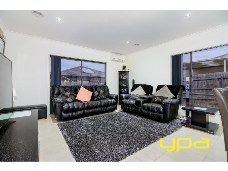 38 Cooloongup Crescent, Melton West VIC 3337