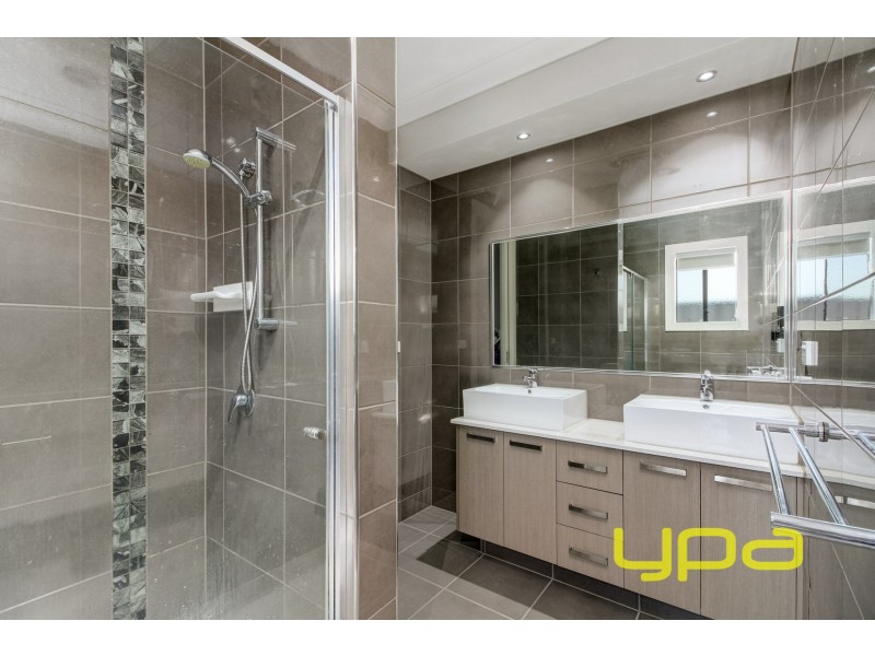 27 Riverbank Boulevard, Melton West VIC 3337