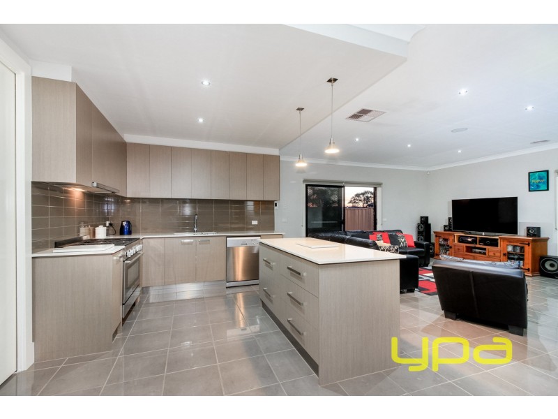 27 Riverbank Boulevard, Melton West VIC 3337