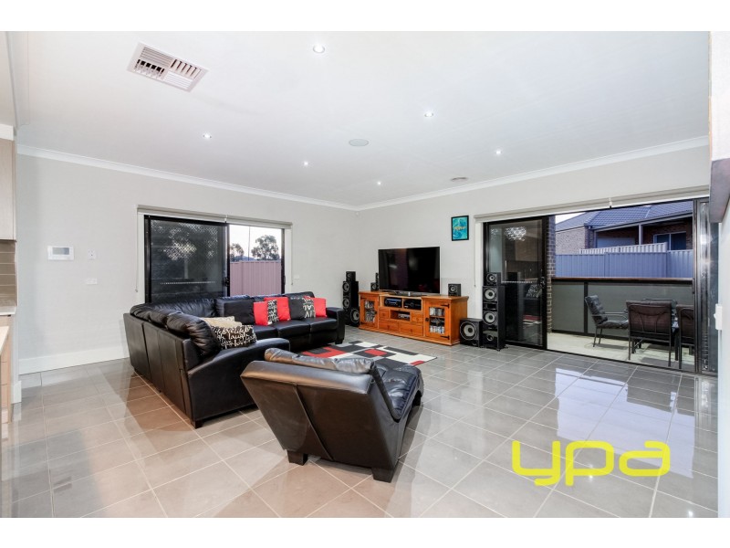 27 Riverbank Boulevard, Melton West VIC 3337