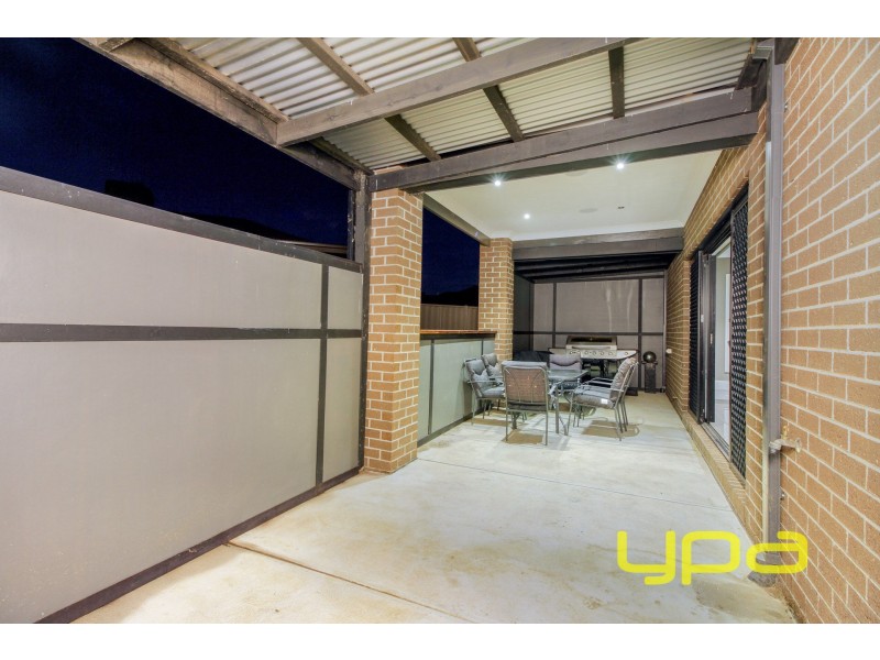 27 Riverbank Boulevard, Melton West VIC 3337