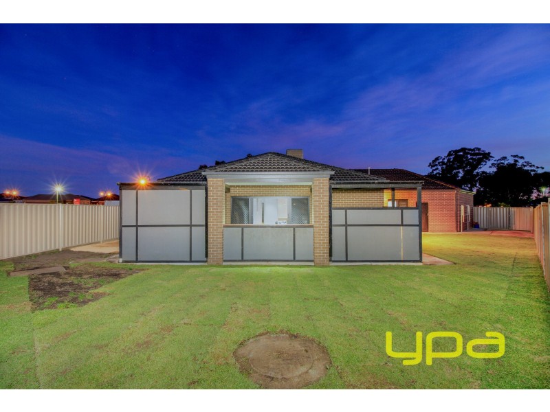 27 Riverbank Boulevard, Melton West VIC 3337