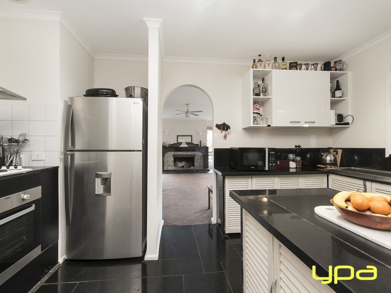 48 Manson Drive, Melton South VIC 3338