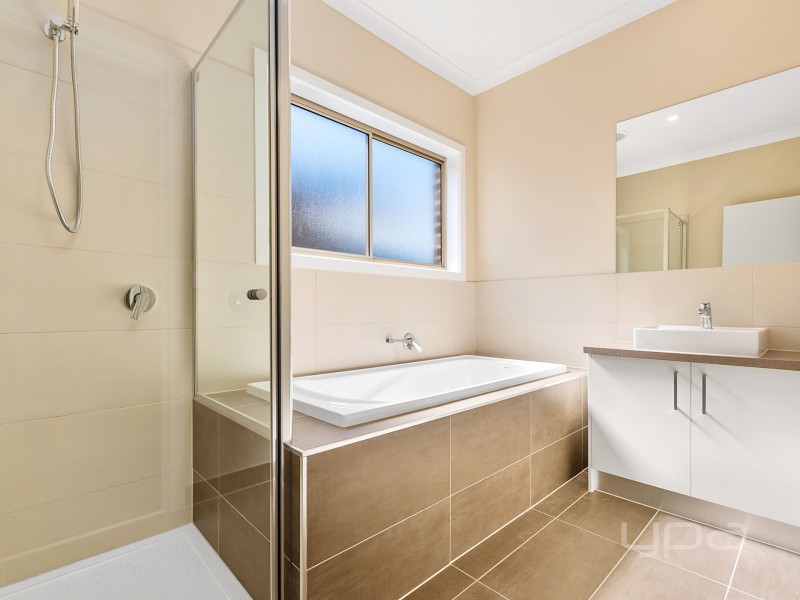 62 Aruma Avenue, Melton West VIC 3337