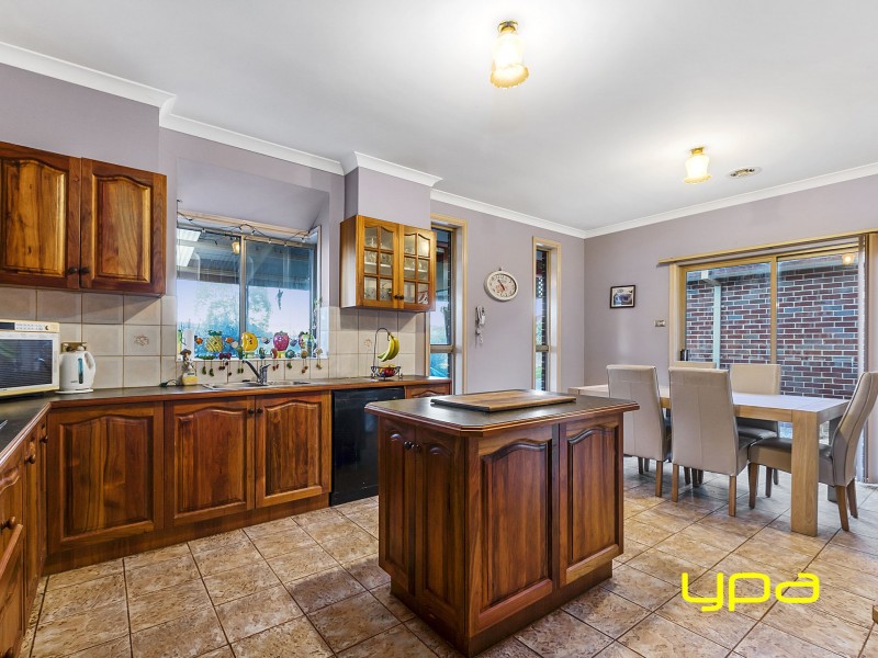 8 Campbell Court, Brookfield VIC 3338