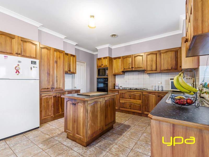 8 Campbell Court, Brookfield VIC 3338