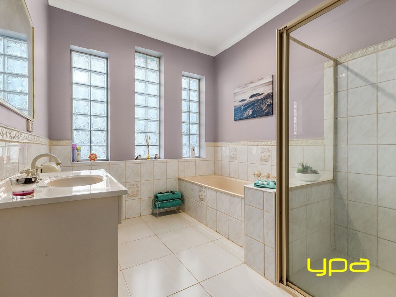 8 Campbell Court, Brookfield VIC 3338