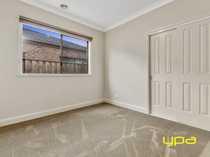 21 Edgewood Drive, Melton West VIC 3337