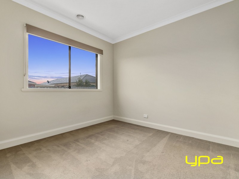 21 Edgewood Drive, Melton West VIC 3337