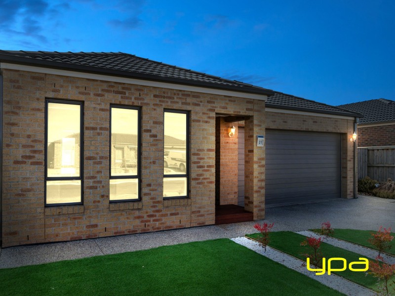 21 Edgewood Drive, Melton West VIC 3337