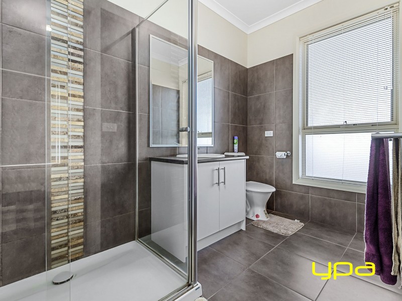 1/1 Wetherby Place, Melton West VIC 3337