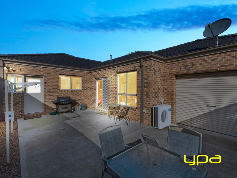 1/1 Wetherby Place, Melton West VIC 3337