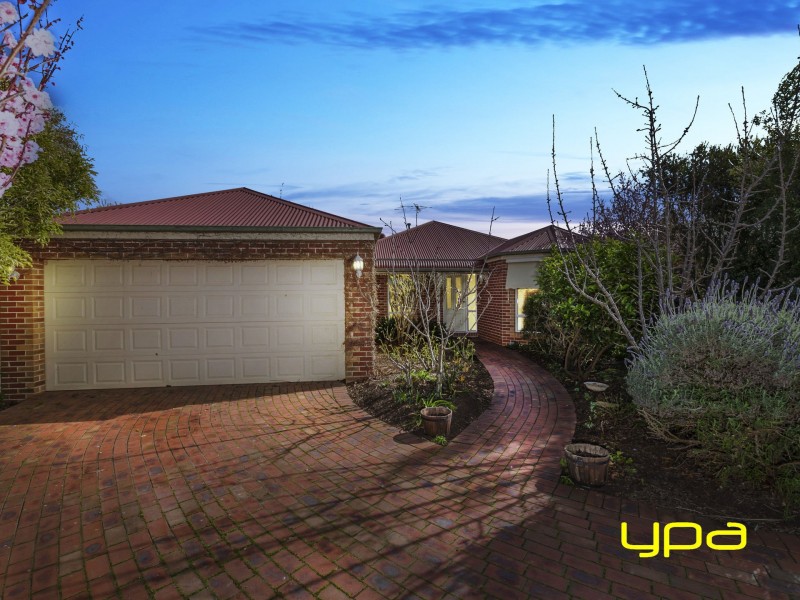 4 Bluebell Court, Melton West VIC 3337