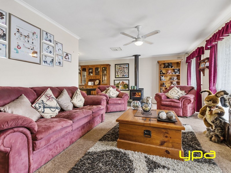 12 Bridgeford Crescent, Melton South VIC 3338