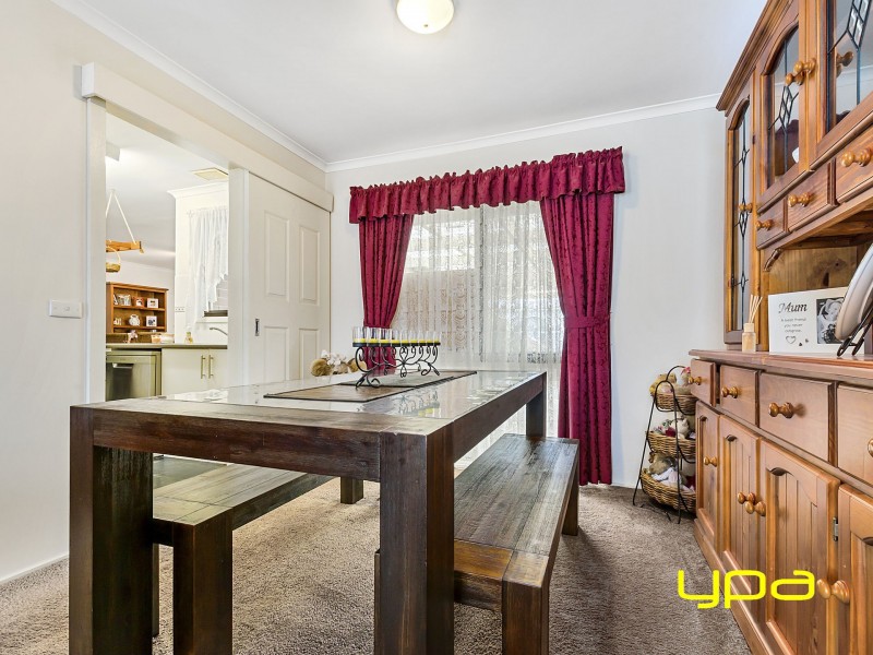 12 Bridgeford Crescent, Melton South VIC 3338