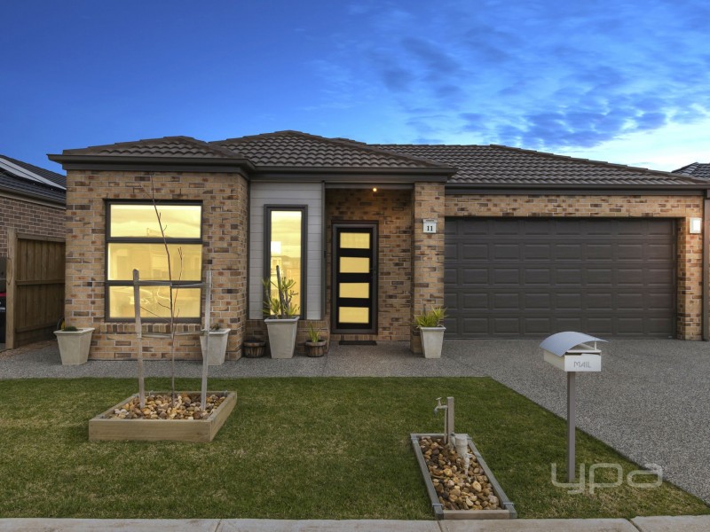 11 Moor Park Avenue, Melton West VIC 3337