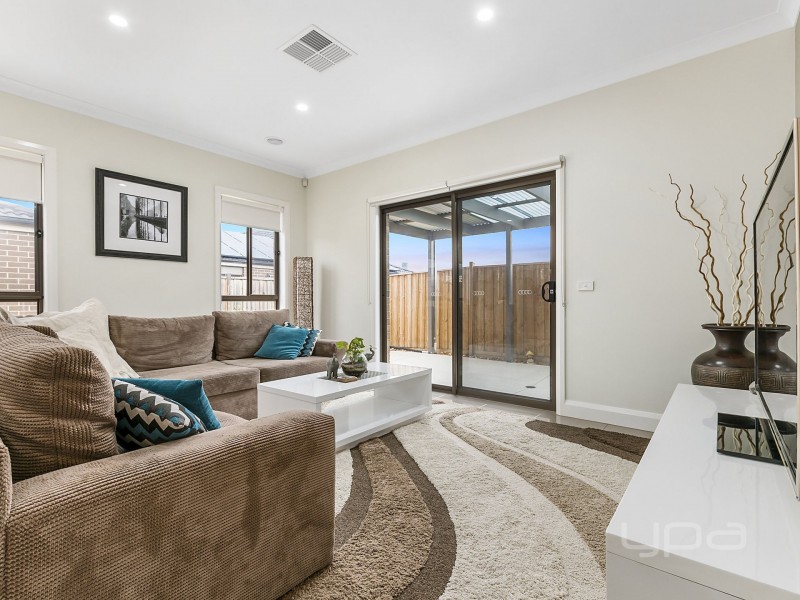 11 Moor Park Avenue, Melton West VIC 3337