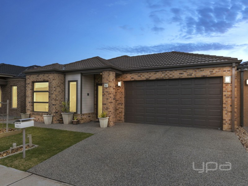 11 Moor Park Avenue, Melton West VIC 3337