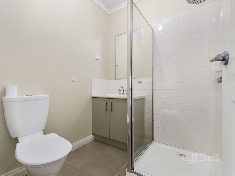 7/3 Austin Place, Melton South VIC 3338