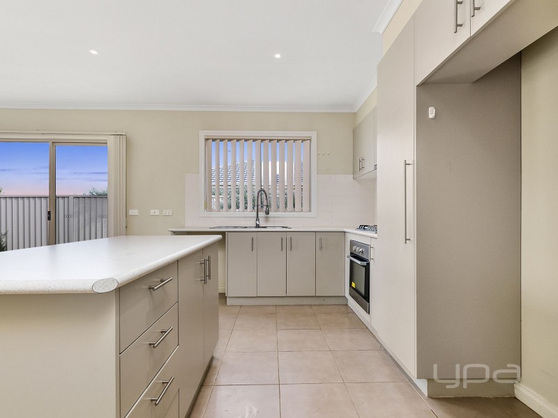 7/3 Austin Place, Melton South VIC 3338