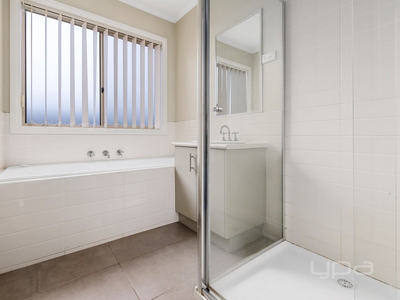 7/3 Austin Place, Melton South VIC 3338