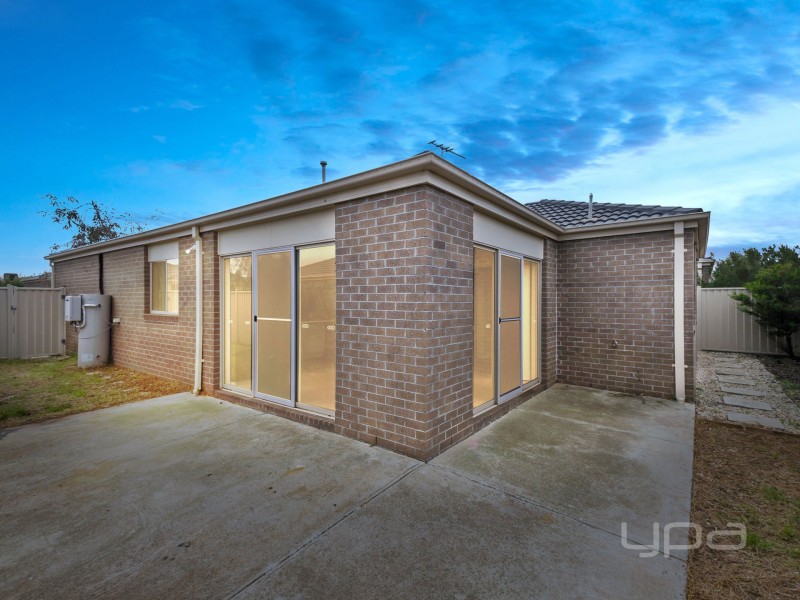 7/3 Austin Place, Melton South VIC 3338