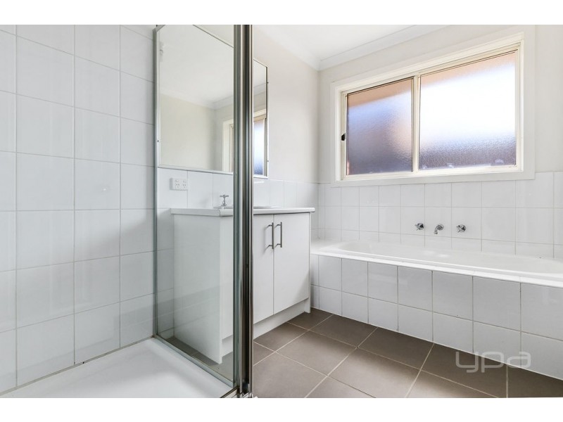 3 Jolley Rise, Melton West VIC 3337