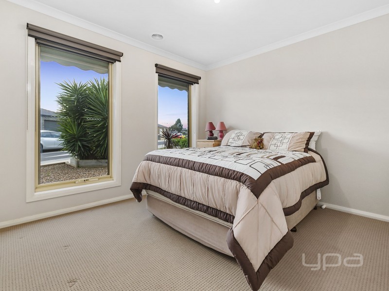 31/20-22 Roslyn Park Drive, Melton West VIC 3337