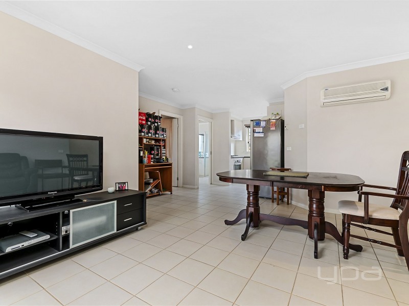 31/20-22 Roslyn Park Drive, Melton West VIC 3337