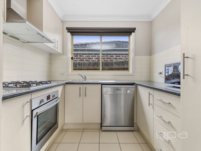 31/20-22 Roslyn Park Drive, Melton West VIC 3337