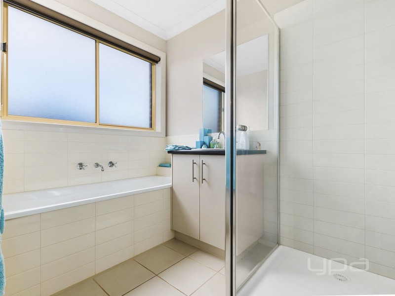 31/20-22 Roslyn Park Drive, Melton West VIC 3337