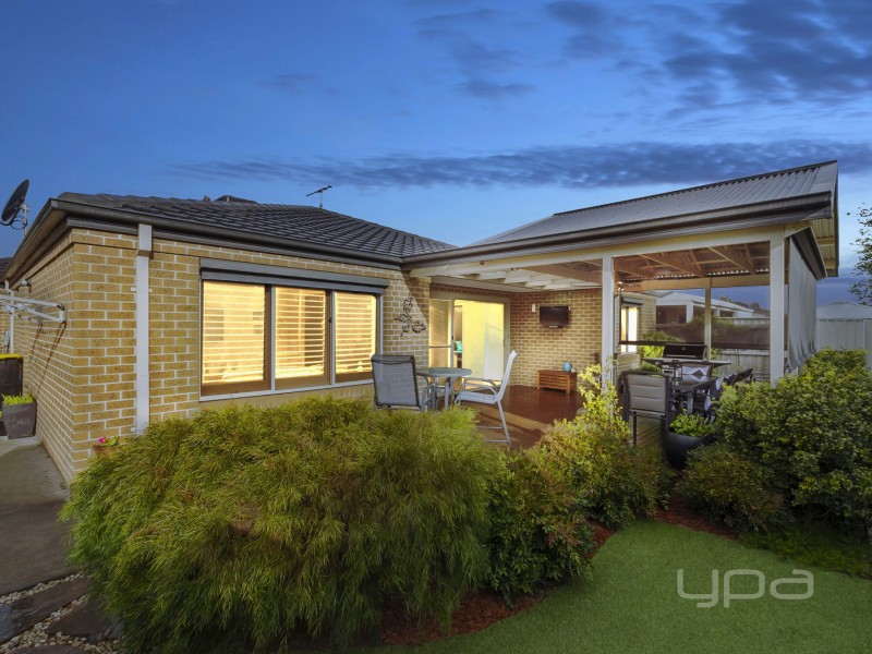 67 Bangalay Drive, Brookfield VIC 3338