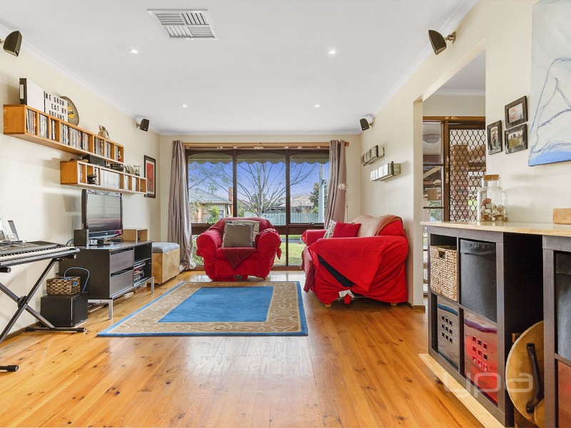 9 Exell Avenue, Melton South VIC 3338