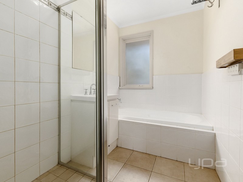 9 Exell Avenue, Melton South VIC 3338