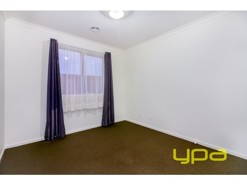 17 Longford Crescent, Melton South VIC 3338