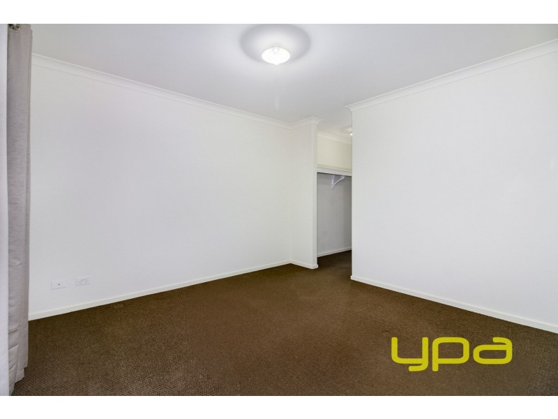 17 Longford Crescent, Melton South VIC 3338