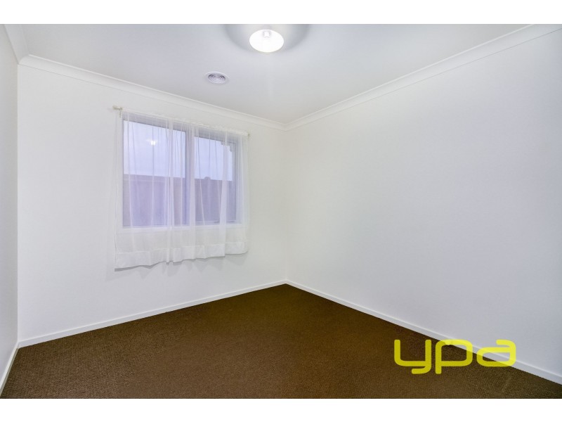 17 Longford Crescent, Melton South VIC 3338