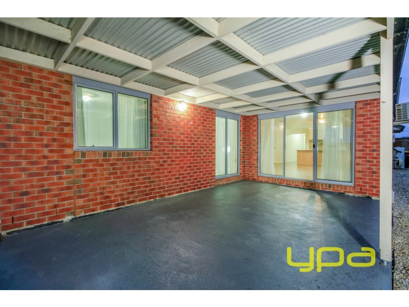 17 Longford Crescent, Melton South VIC 3338