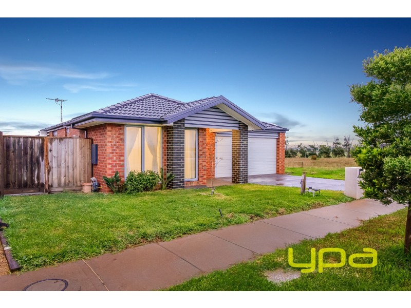 17 Longford Crescent, Melton South VIC 3338
