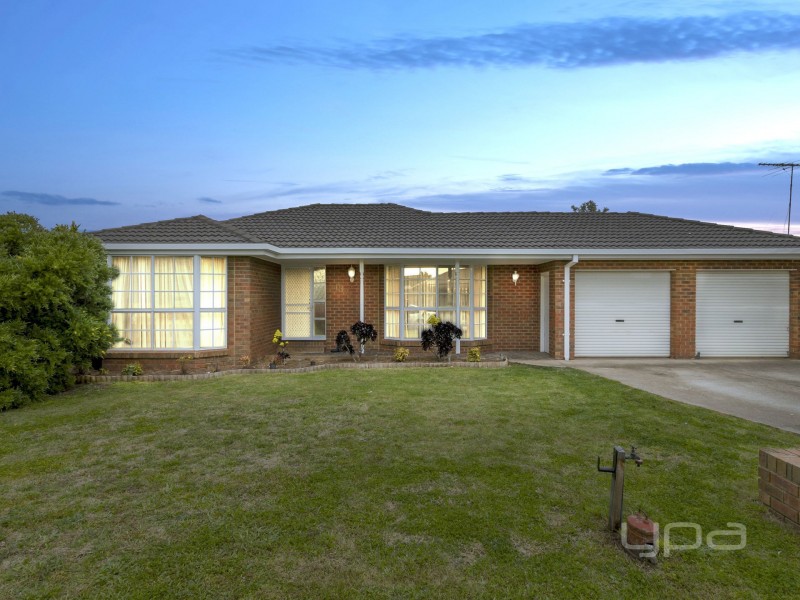 13 Simon Court, Brookfield VIC 3338