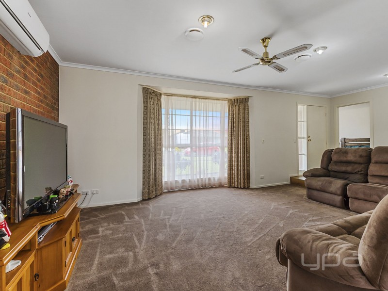 13 Simon Court, Brookfield VIC 3338