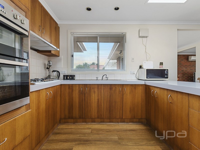 13 Simon Court, Brookfield VIC 3338