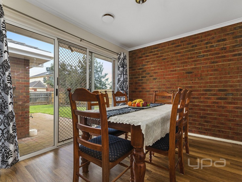 13 Simon Court, Brookfield VIC 3338