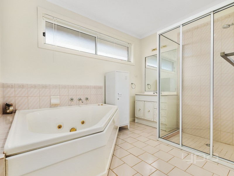 13 Simon Court, Brookfield VIC 3338