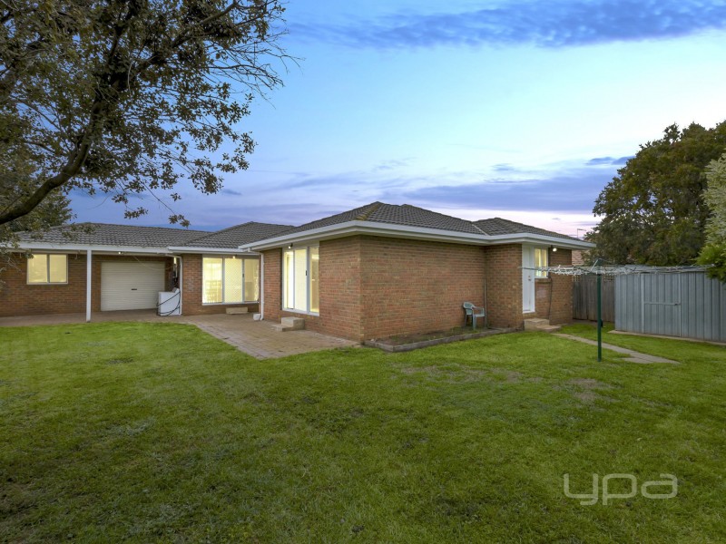 13 Simon Court, Brookfield VIC 3338
