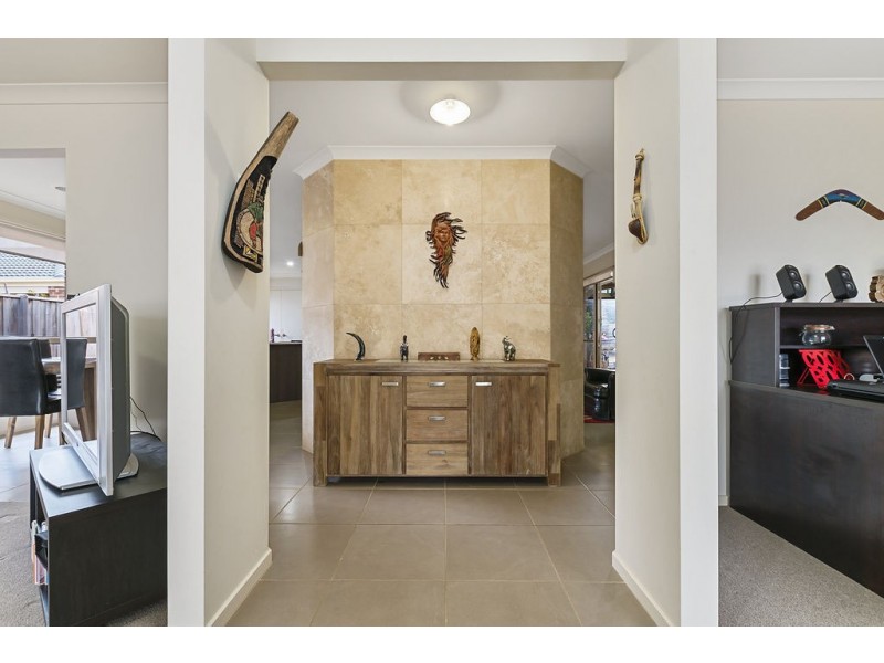 27 Bangalay Drive, Brookfield VIC 3338