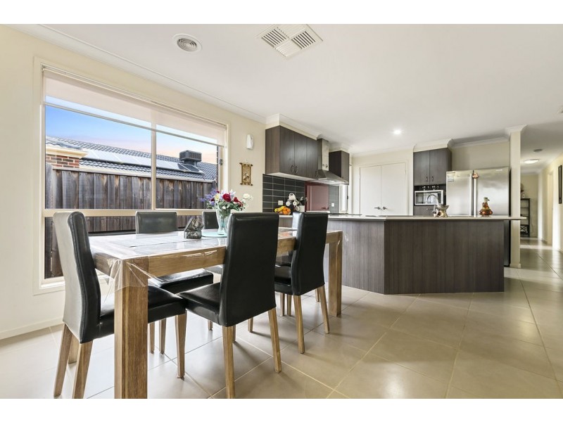 27 Bangalay Drive, Brookfield VIC 3338