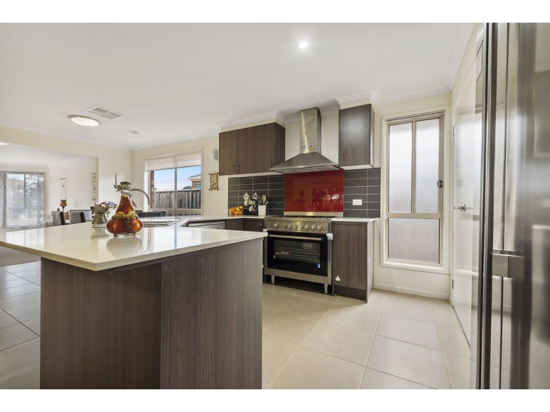 27 Bangalay Drive, Brookfield VIC 3338