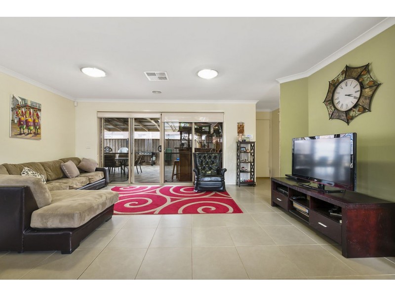 27 Bangalay Drive, Brookfield VIC 3338